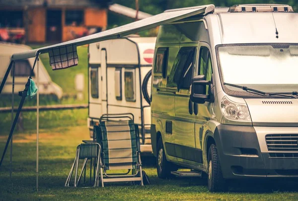 Camping de férias Motorhome — Fotografia de Stock