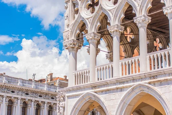 Венецианская готическая архитектура — стоковое фото