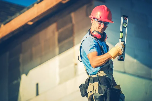 Construction Worker with Level — Stock Photo, Image