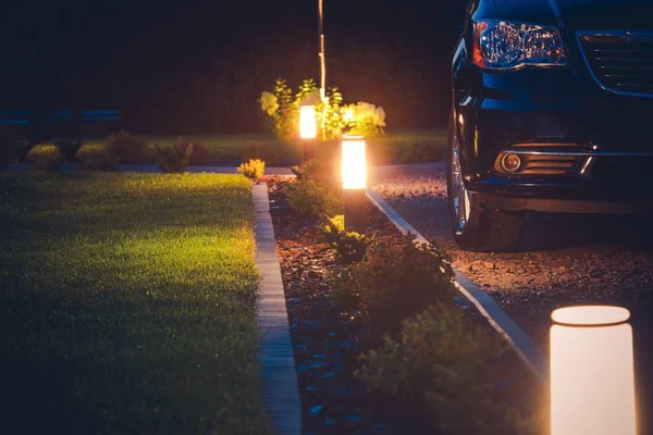 Σπίτι Driveway φωτισμού — Φωτογραφία Αρχείου