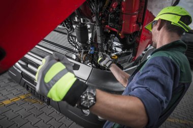 Kamyon Servisi petrol düzeyinde denetim