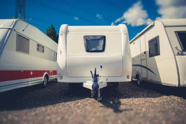 Trailers de viagem pré-possuídos — Fotografia de Stock