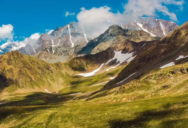 Альпийский пейзаж Швейцарии — стоковое фото