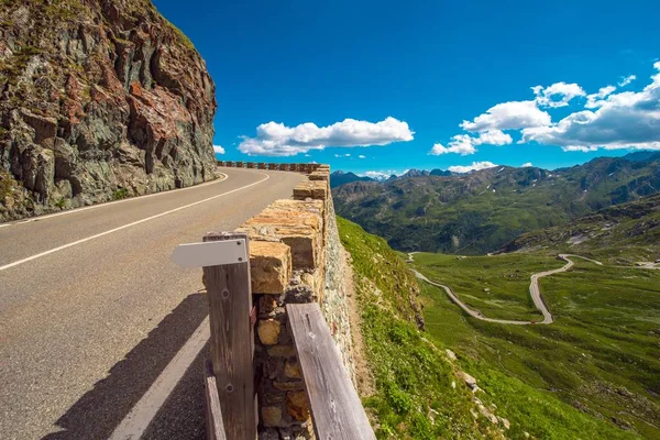 Alpine Pass Road en Italia — Foto de Stock