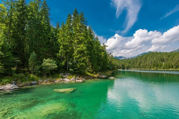 A németországi Bavaria az Eibsee-tó — Stock Fotó