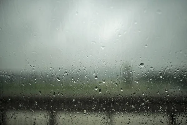 Día oscuro y lluvioso afuera — Foto de Stock