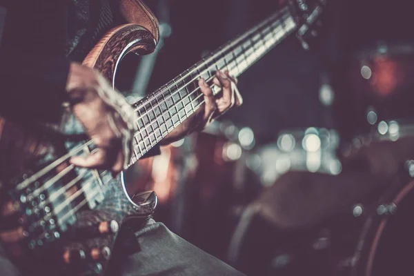 Gepassioneerde gitarist muziek — Stockfoto