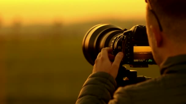 Muži Focení Letadel Letišti Slow Motion Záběry — Stock video