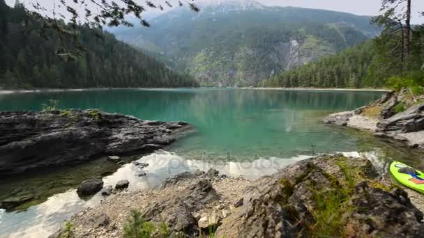 Malebné Jezero Blindsee Kajak Skalnatém Břehu Jezera Venkovní Aktivity — Stock video