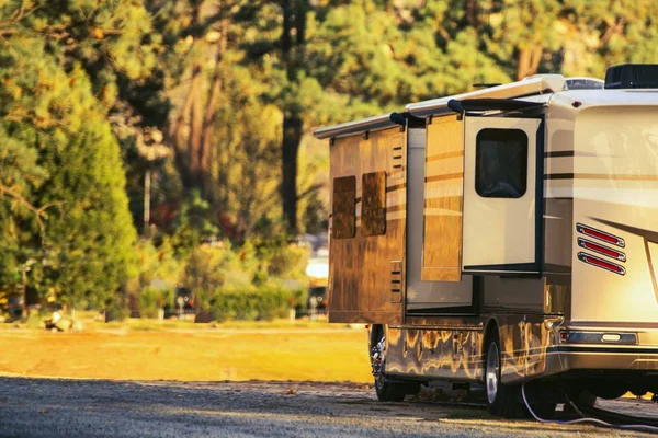 Camping i husbil — Stockfoto
