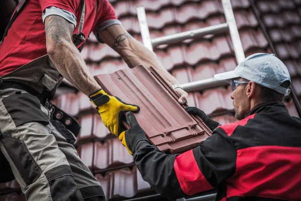 Red Roof Tiles Installation — Stock Photo, Image