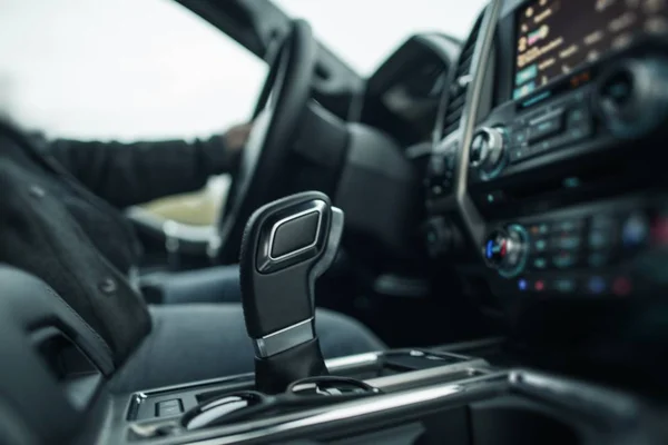 Carro moderno condução tema — Fotografia de Stock