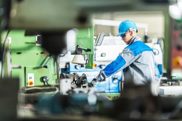 Cnc 金属旋盤技術者 — ストック写真