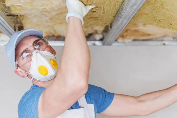 Contractor Insulating Ceiling — Stock Photo, Image