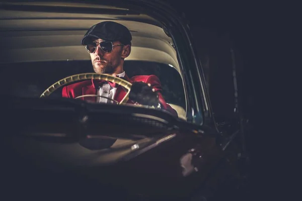 Elegante conductor de coche Vintage — Foto de Stock