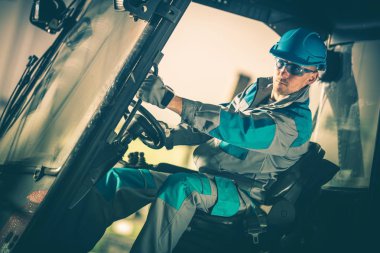 Forklift kamyon operatörü