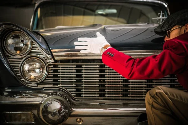 Classic Car Appraisal — Stock Photo, Image