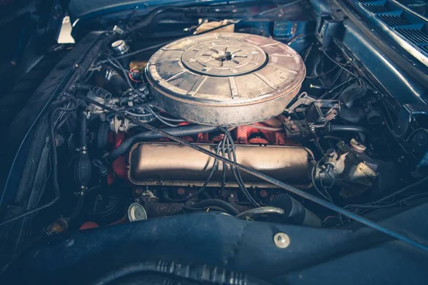 古典的な車のガソリン エンジン — ストック写真