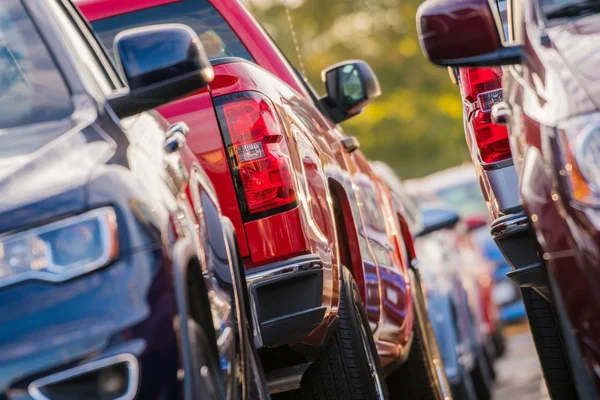 Parkering Full av bilar — Stockfoto