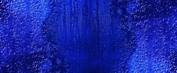 Мокрое синее знамя — стоковое фото