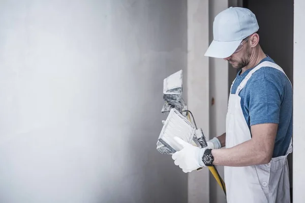 Beyaz inşaat işçisi — Stok fotoğraf