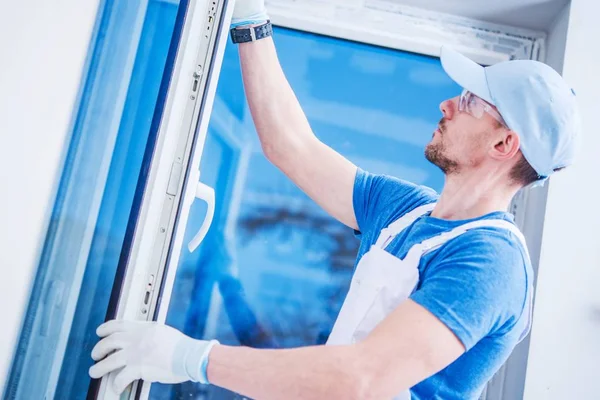 Einbau neuer Fenster — Stockfoto