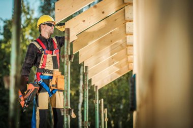 Çivi Tabancalı işçi