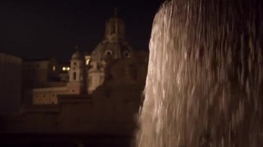 Roma 'daki Tyrhenian Çeşmesi. Geç Akşam Saatleri.