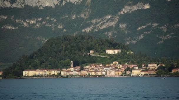 İtalyan Bellagio Şehri ve Como Gölü Yaz Manzarası. — Stok video