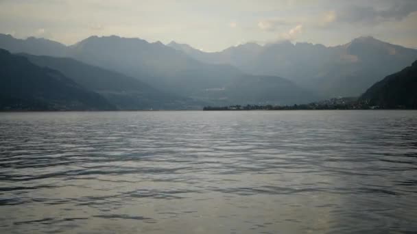 Lago Como puesta de sol. Foto tomada de la Ciudad de Bellano Waterfront — Vídeo de stock