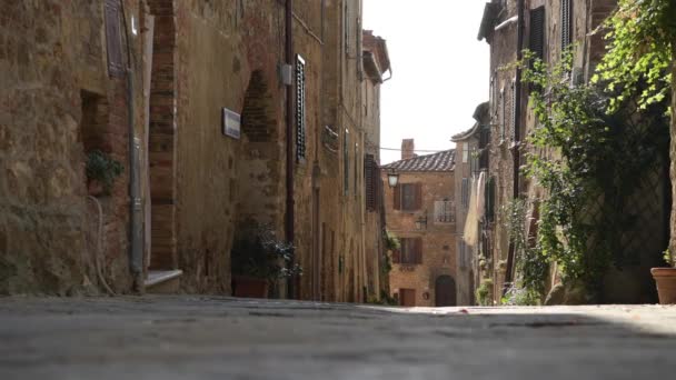 Γραφική ιταλική Village Street Κάπου στην περιοχή της Τοσκάνης — Αρχείο Βίντεο