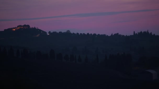Toskana Dämmerung. malerischer Sonnenuntergang in der berühmten italienischen Region. — Stockvideo