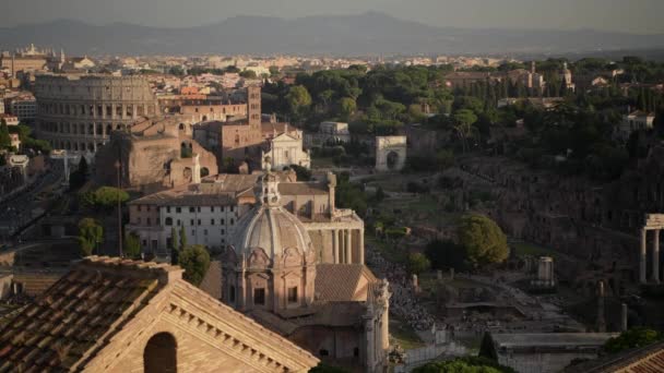 Destino famoso italiano. Coliseo y las ruinas del Foro Romano . — Vídeo de stock