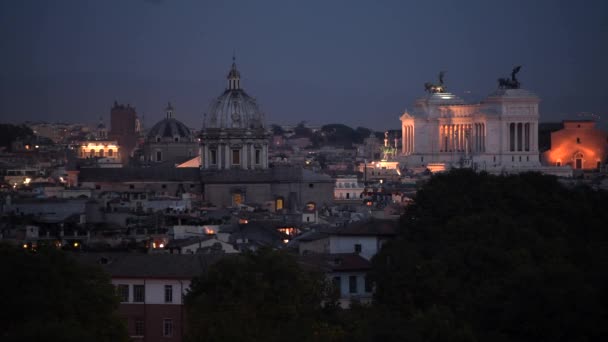 Roma Şehri, Gece Panorama. Ünlü Tarihi Binalar ve Şehir Manzarası. — Stok video