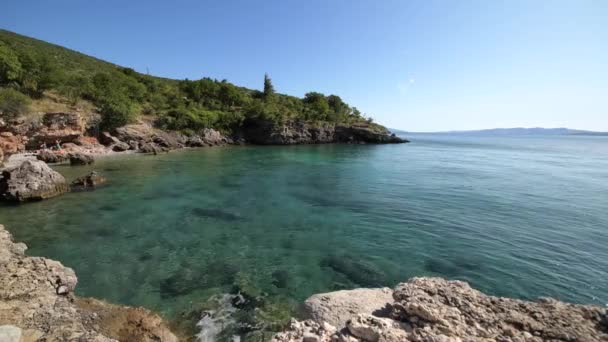 Bahía Turquesa Agua de la orilla del mar Adriático . — Vídeo de stock