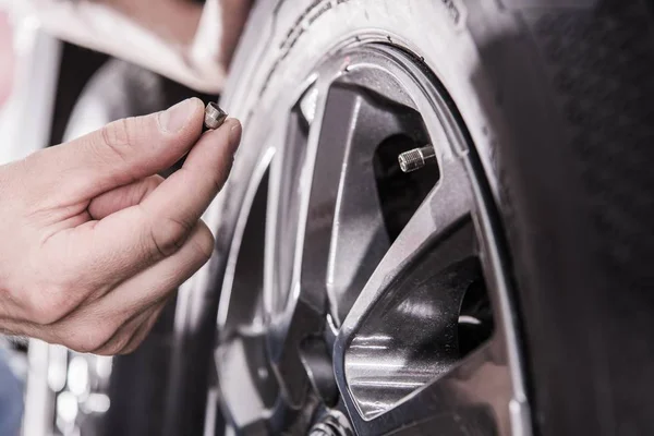 Checking Tire Pressure — Stock Photo, Image