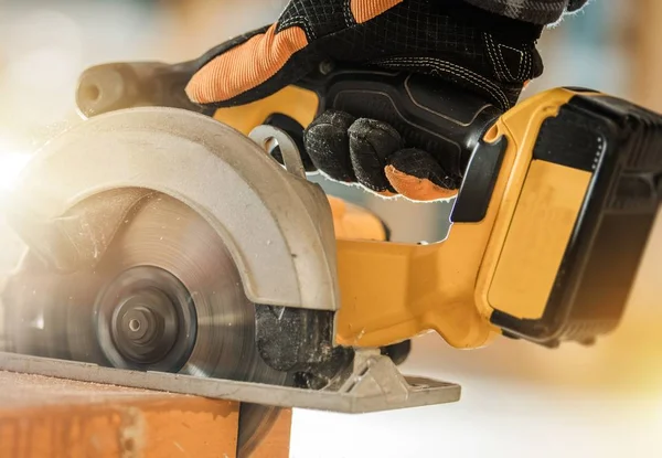 Power Saw Tool in Action — Stock Photo, Image