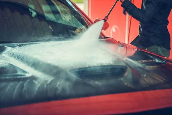 Auto wassen met behulp van druk — Stockfoto