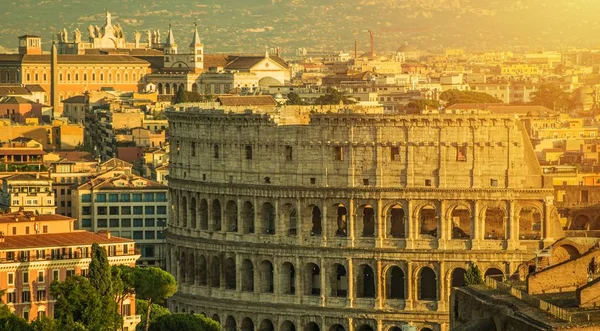 Рим и Колизей — стоковое фото