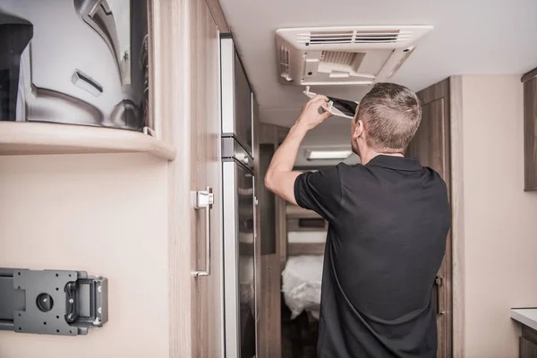 RV Caravaning Technician — Stock Photo, Image