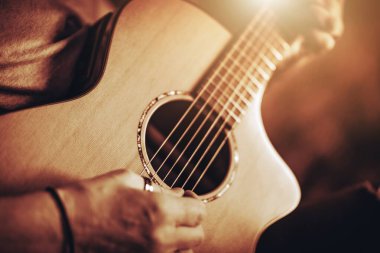 akustik gitar çalmak