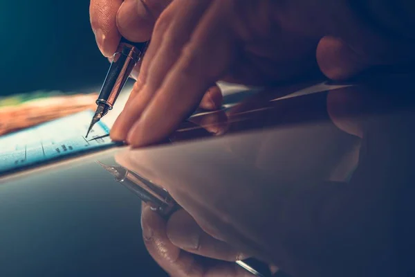 Men Writing Check — Stock Photo, Image