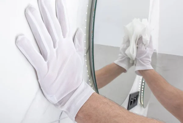 Bathroom Mirrors Cleaning — Stock Photo, Image