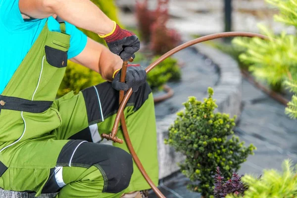 Tuinbesproeiingspijpleiding — Stockfoto