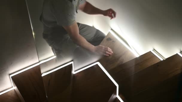 Escaleras Barandilla Contratista Acabado Escaleras Residenciales Madera Con Iluminación Led — Vídeos de Stock