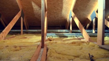Tahta Ev Tavan Arası İzolasyon ve Havalandırma Sistemi.
