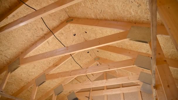 Holzdächer Großaufnahme Sperrholz Und Balken Wohnbau — Stockvideo