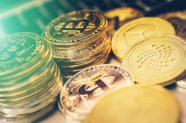 Crypto Sikkeleri Kapanışı. Bitcoin ve Diğer Kripto Para Birimleri Kapanışı. Modern Finansal Sistemler.