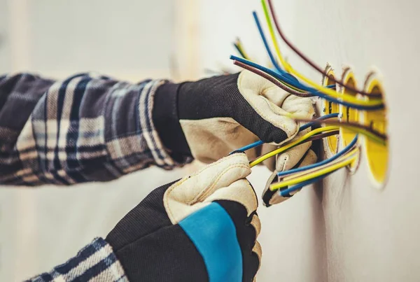 Instalação Tomadas Elétricas Residenciais Drywall Eletricista Trabalho — Fotografia de Stock