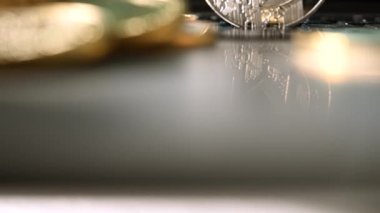 Yakın plan Sanal Para Çekimi Gümüş Para Olarak Sunuldu.